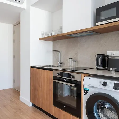 Apartment W Balcony Near